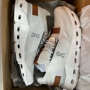 NWT Cloudnova White Pearl size 9